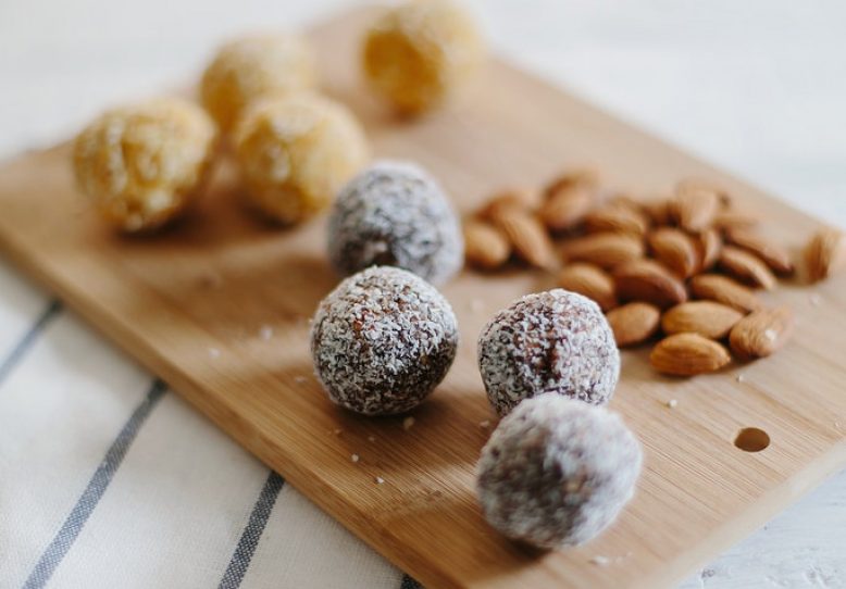 Easy Raw Chocolate Balls
