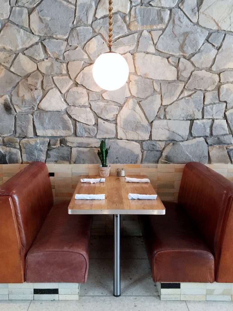 Palm Springs Travel Guide