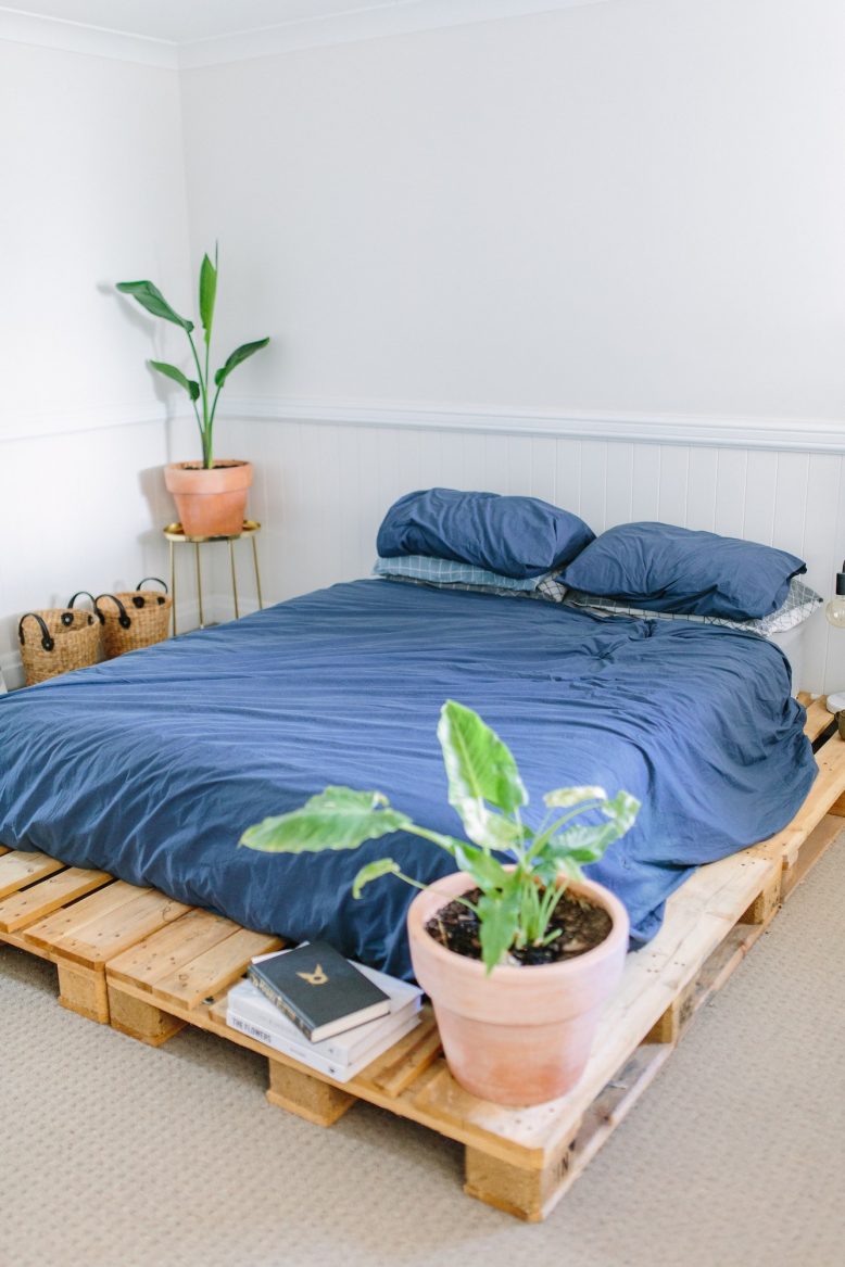 DIY Pallet Bed