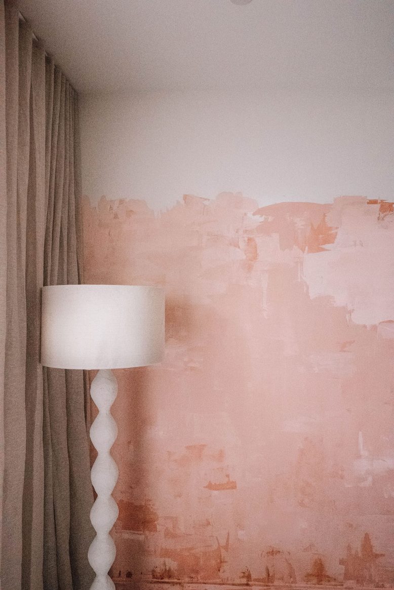 create a faux plaster wall using paint